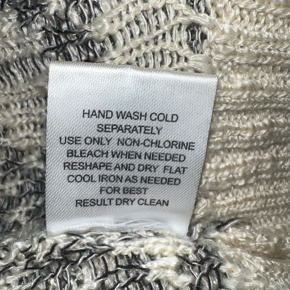 Pink Republic Size Medium Aztec Print Oat and Black Cardigan - Picture 5 of 7